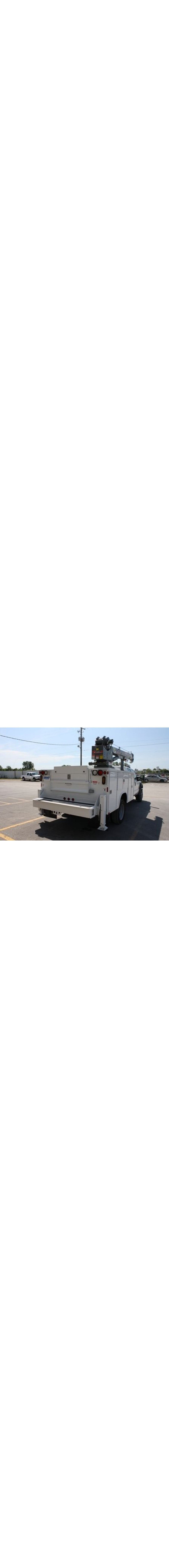 HT30KX Truck-Mounted Crane 5000lbs Lifting Capacity